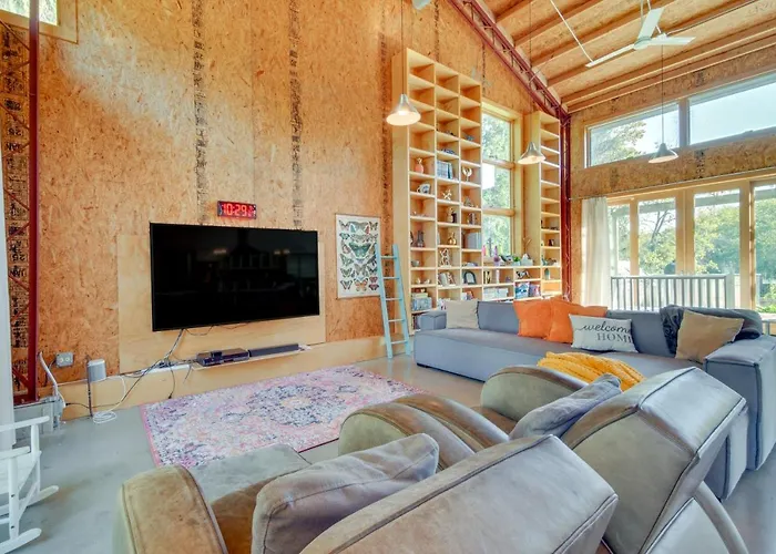 Riverfront Retreat W/ Outdoor Kitchen * Libertyville