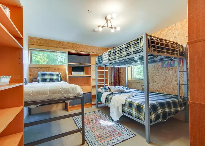 Riverfront Retreat W/ Outdoor Kitchen Libertyville