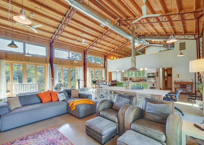 Holiday home Riverfront Retreat W/ Outdoor Kitchen