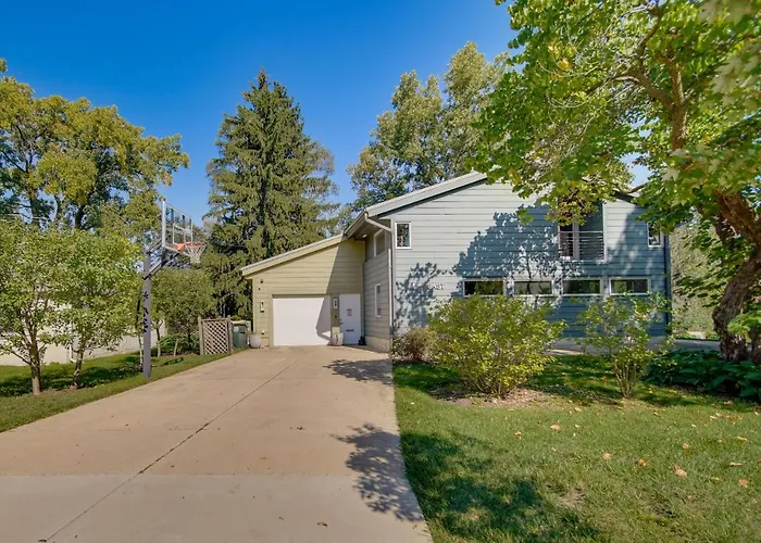 Riverfront Retreat W/ Outdoor Kitchen * Libertyville