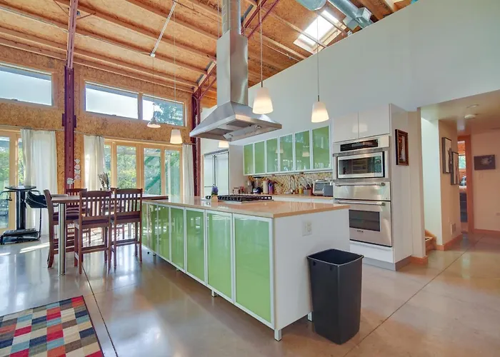 Riverfront Retreat W/ Outdoor Kitchen * Libertyville