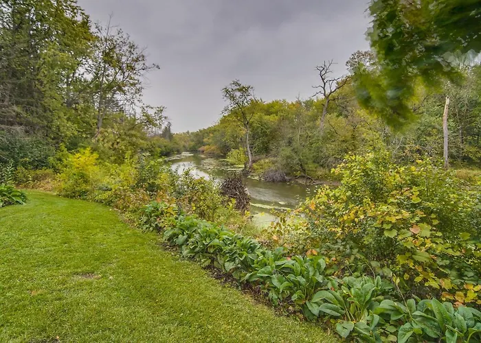 Riverfront Retreat W/ Outdoor Kitchen *